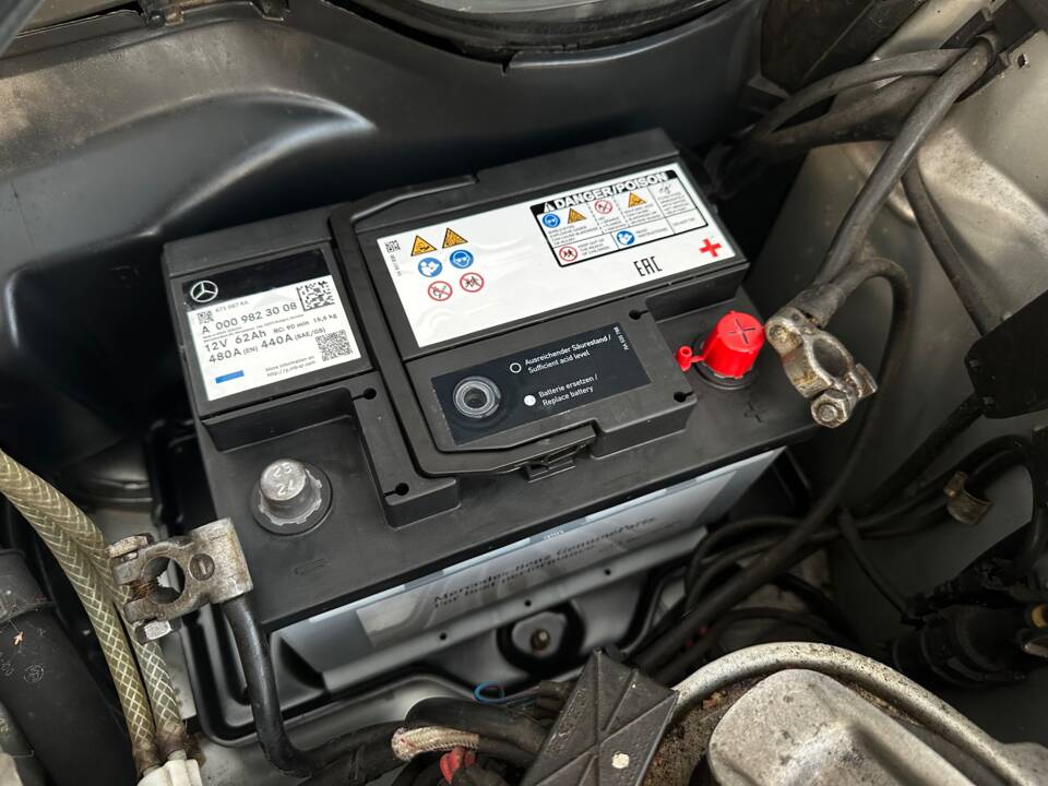 Immagine 28/49 di Mercedes-Benz 190 E (1990)