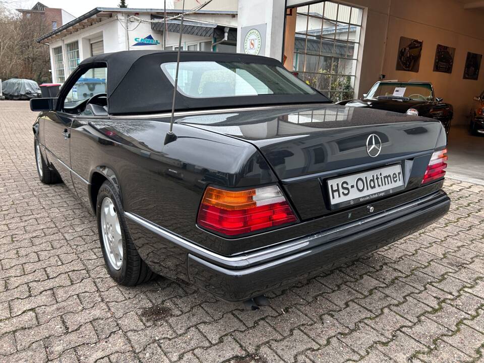 Afbeelding 5/7 van Mercedes-Benz 300 CE-24 (1993)