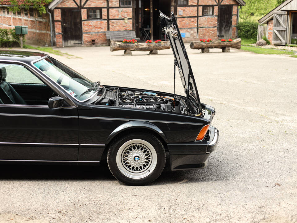 Image 14/99 of BMW M 635 CSi (1988)