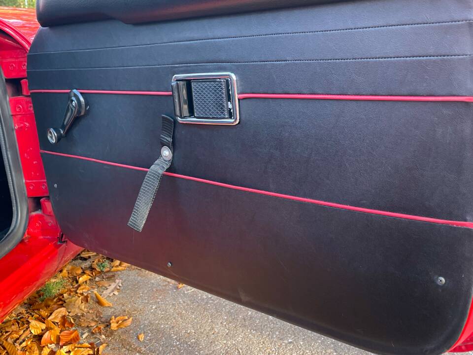 Image 11/50 of MG MGB GT (1972)