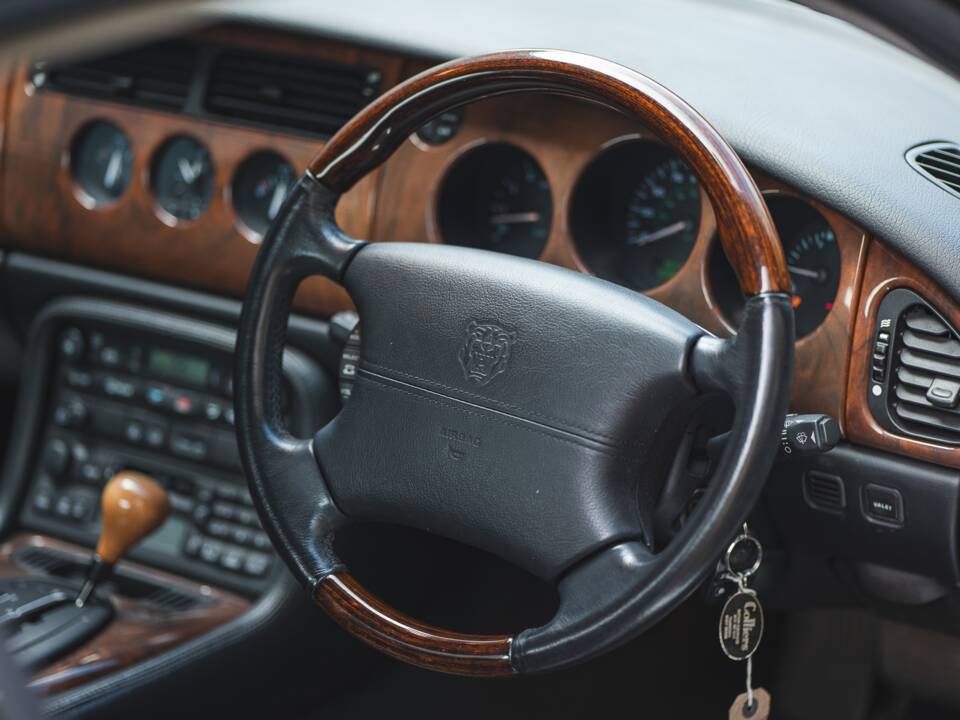 Imagen 13/50 de Jaguar XK8 4.0 (2000)