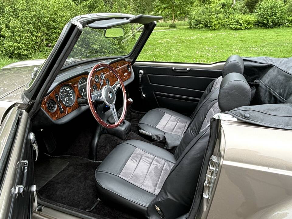 Image 2/14 of Triumph TR 6 PI (1972)