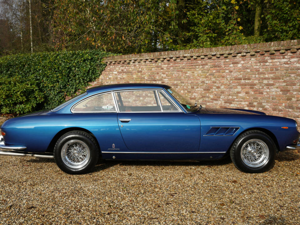 Image 36/50 de Ferrari 330 GT (1966)