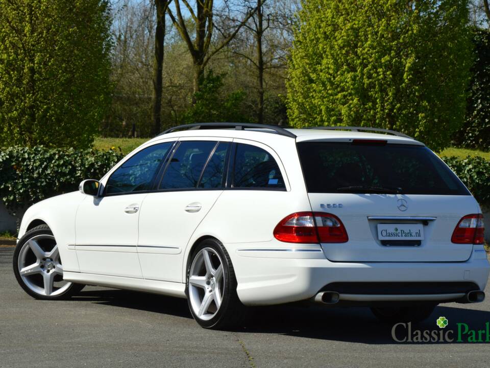 Image 3/50 of Mercedes-Benz E 500 T (2004)