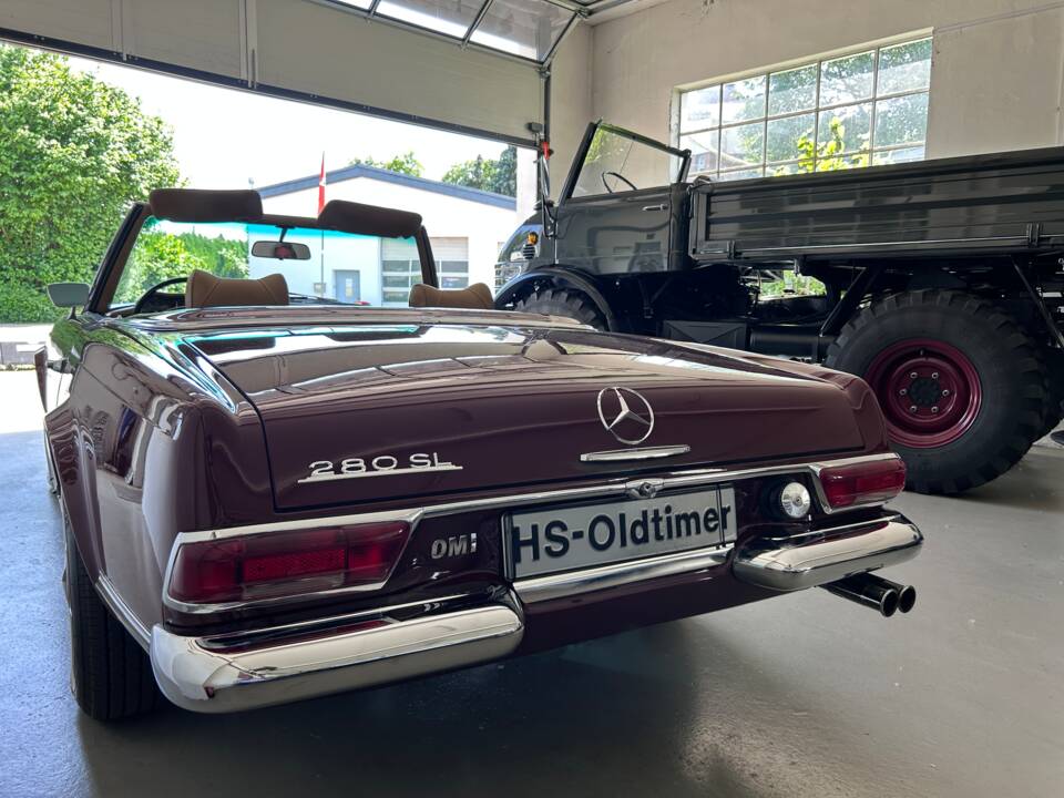 Image 9/40 de Mercedes-Benz 280 SL (1968)