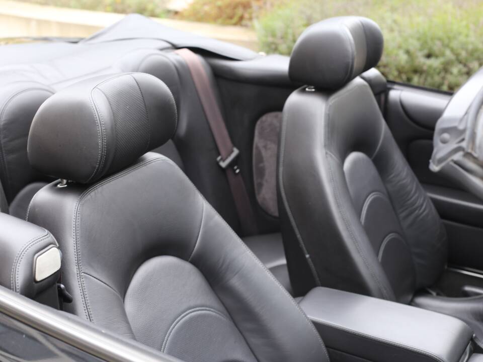 Immagine 10/45 di Jaguar XKR (2001)