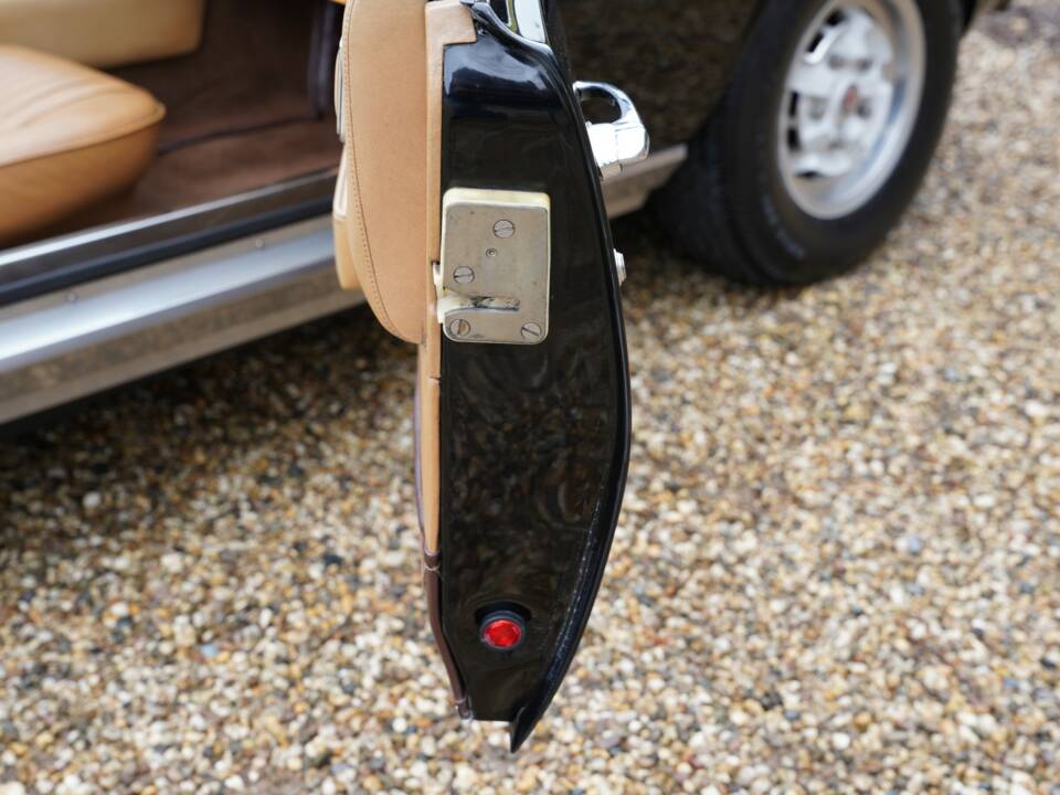 Imagen 50/50 de Aston Martin V8 Volante (1982)