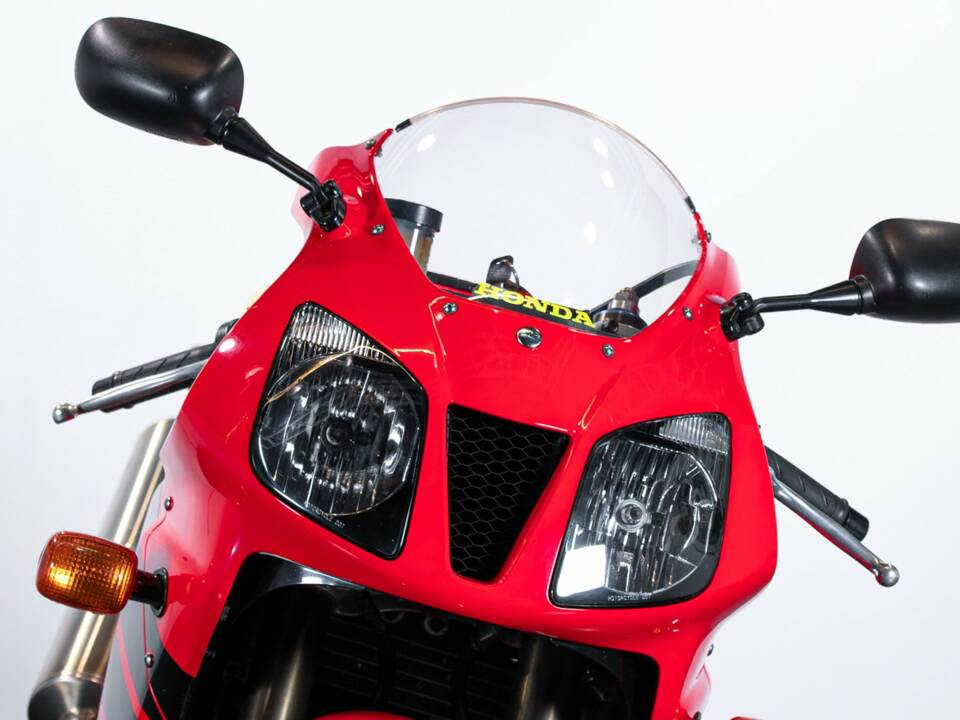 Bild 39/42 von Honda DUMMY (2000)