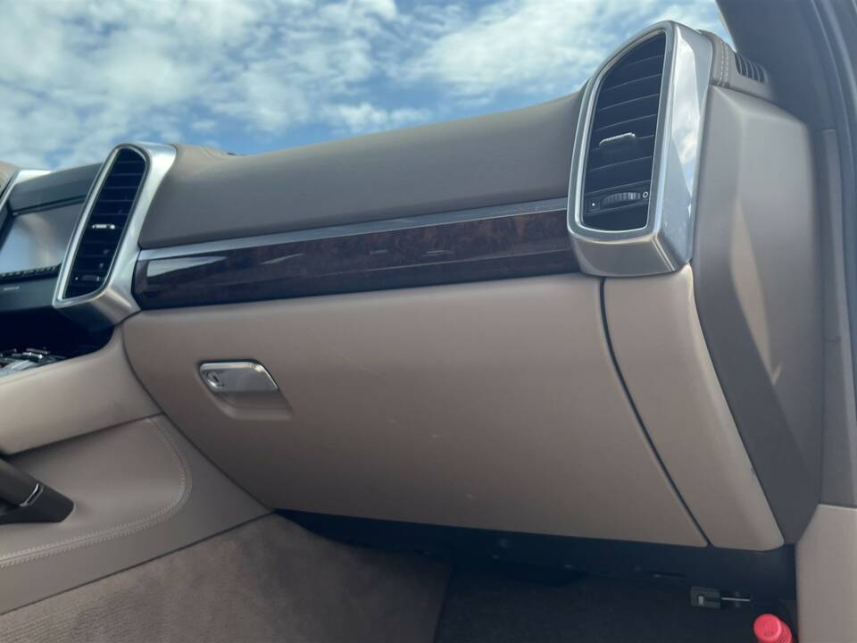 Image 17/51 de Porsche Cayenne Turbo (2011)