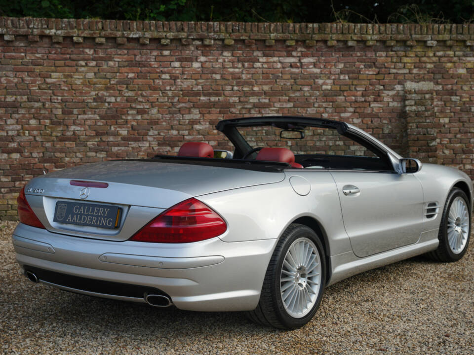 Image 2/50 of Mercedes-Benz SL 55 AMG (2004)