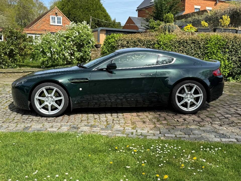 Imagen 9/28 de Aston Martin Vantage (2007)