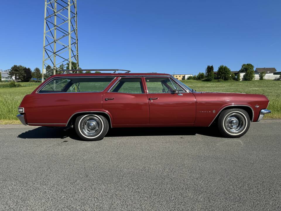 Image 3/20 of Chevrolet Impala Station Wagon (1965)