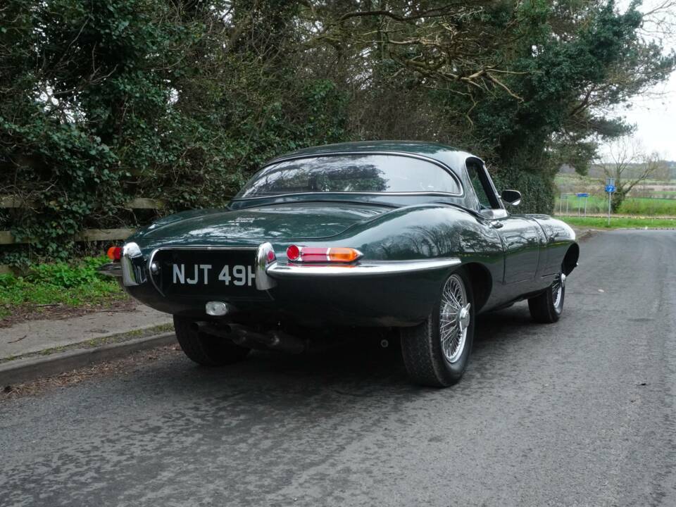 Image 6/25 de Jaguar E-Type (1970)