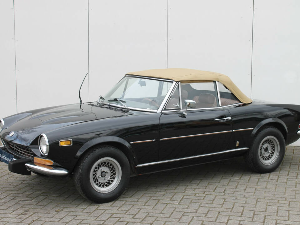 Image 8/22 of FIAT 124 Spider CS1 (1974)