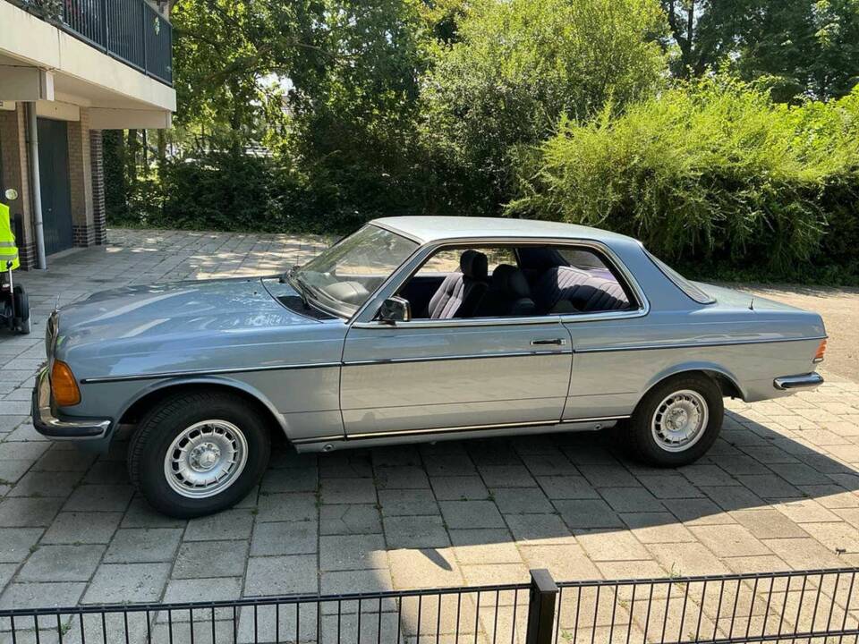Bild 5/8 von Mercedes-Benz 230 CE (1983)