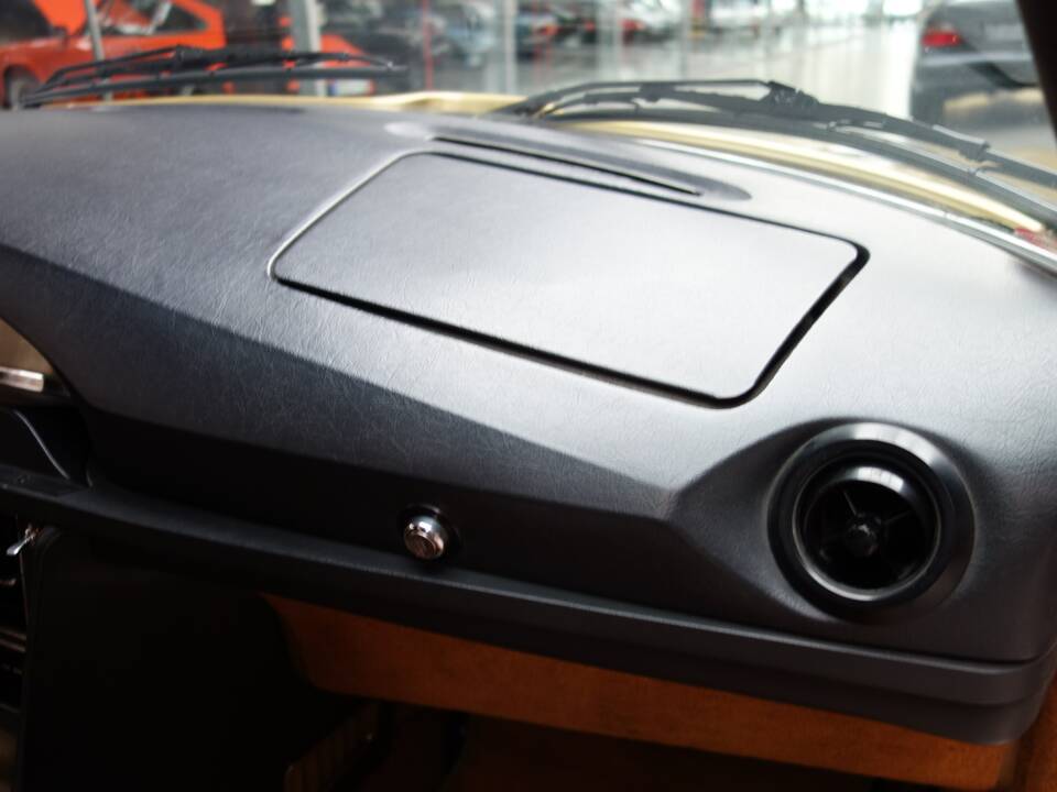Image 27/32 de Citroën SM injection (1973)