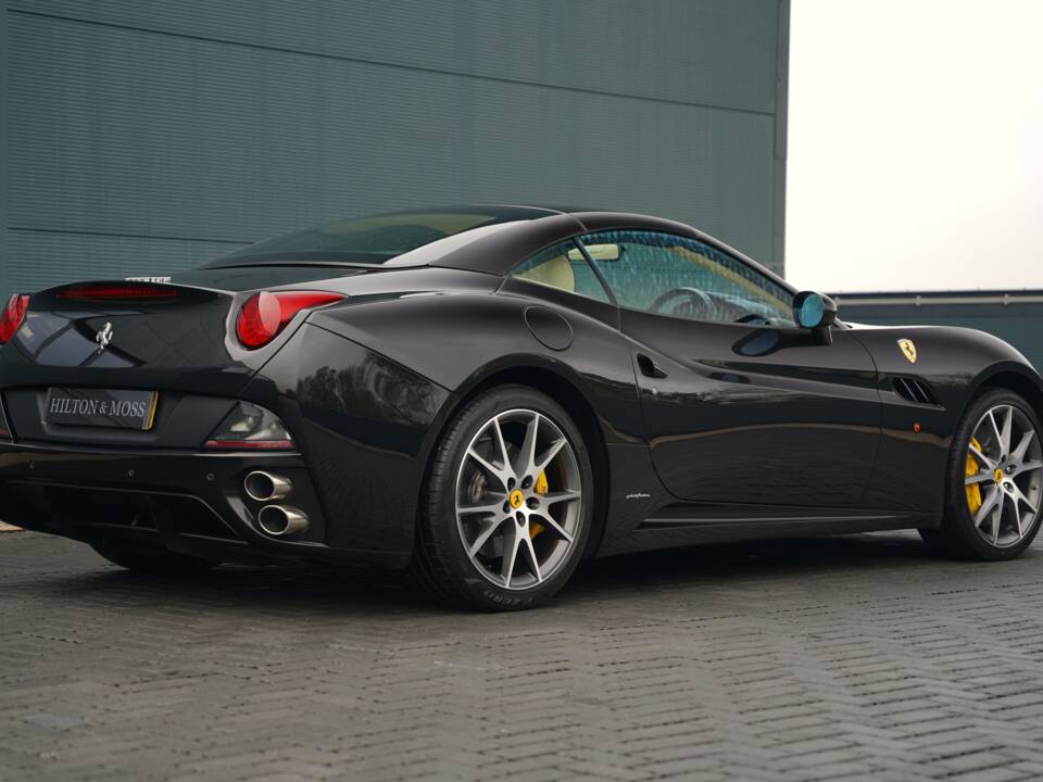 Imagen 25/50 de Ferrari California (2011)