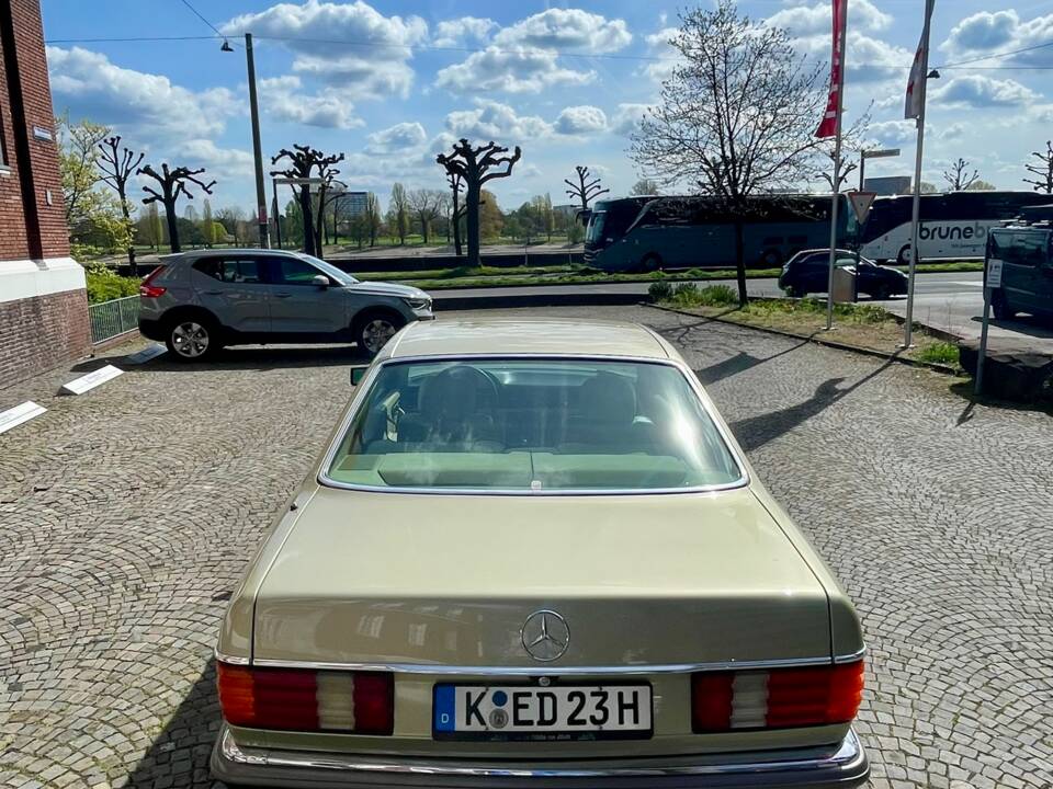 Bild 49/65 von Mercedes-Benz 380 SEC (1983)