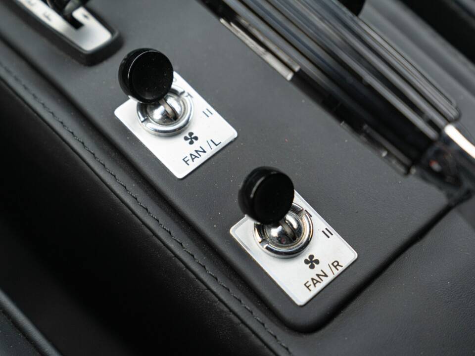 Image 48/50 of Ferrari 512 BBi (1982)