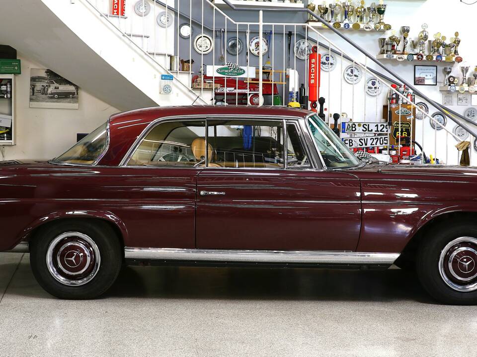 Bild 4/39 von Mercedes-Benz 220 SE b (1964)