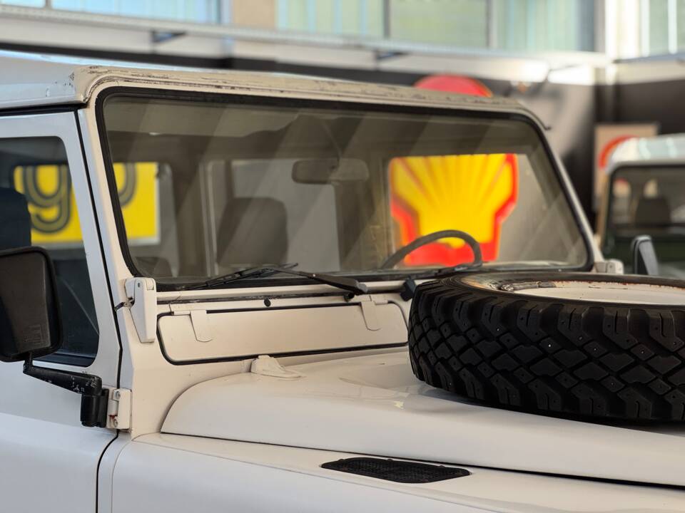 Image 12/45 de Land Rover Defender 110 (1991)