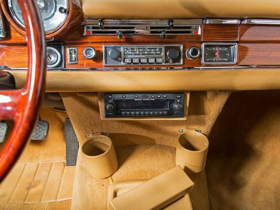 Imagen 24/34 de Mercedes-Benz 280 SE 3,5 (1969)