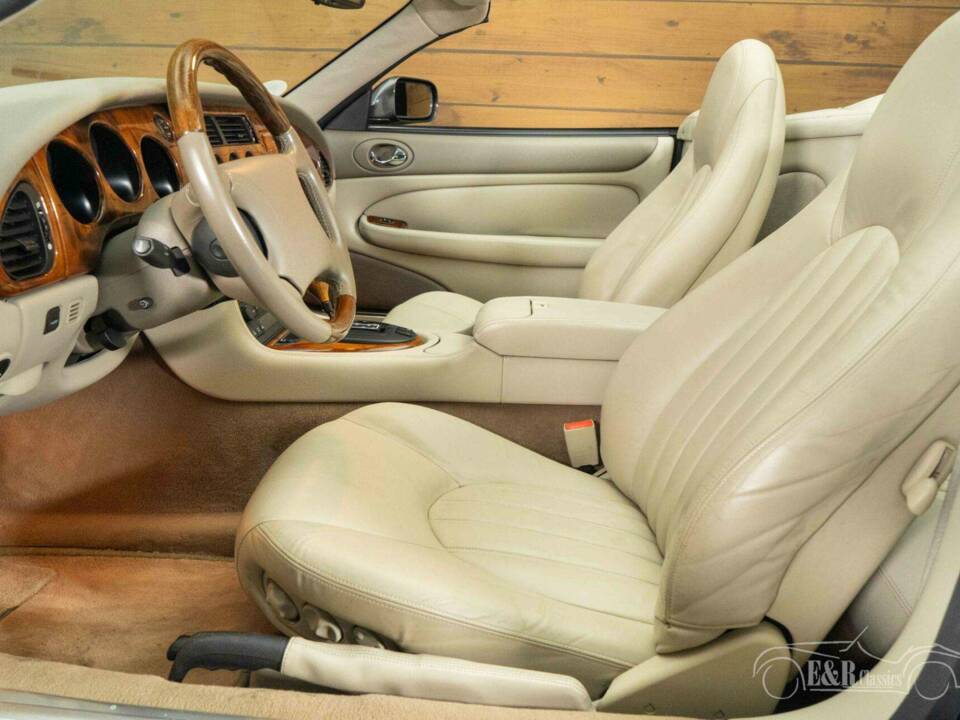 Image 14/19 of Jaguar XK8 4.0 (1998)