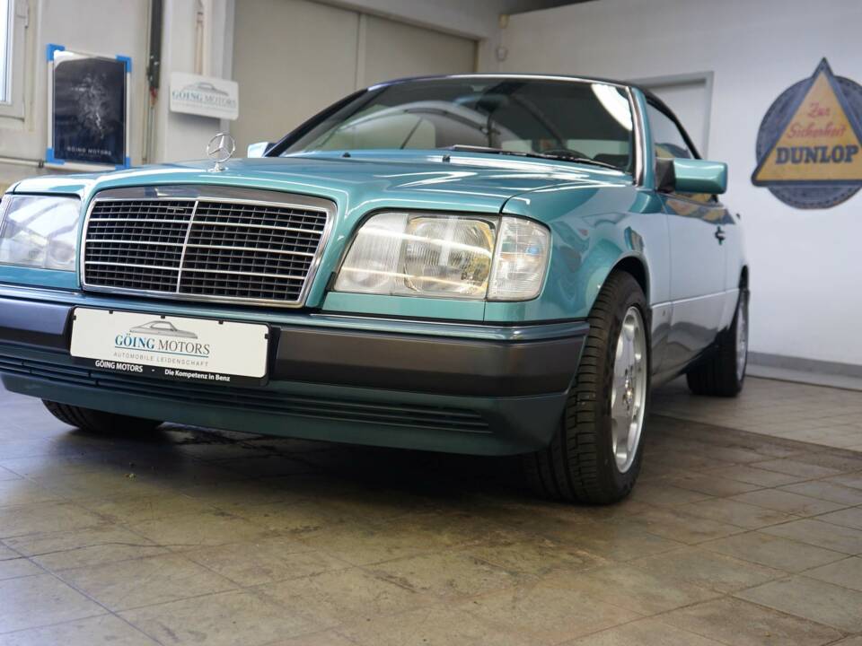 Afbeelding 8/50 van Mercedes-Benz 300 CE-24 (1993)