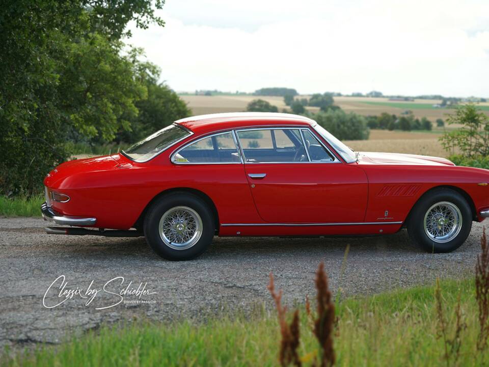 Image 8/27 of Ferrari 330 GT 2+2 (1964)