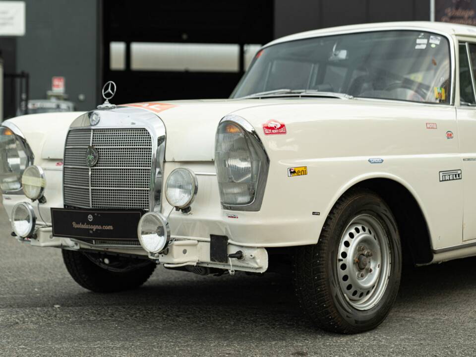 Bild 10/50 von Mercedes-Benz 220 S (1967)