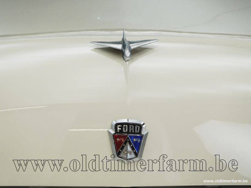 Image 13/15 of Ford Fairlane Victoria (1954)