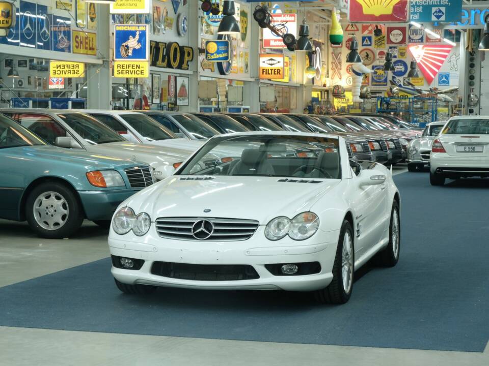 Image 13/50 of Mercedes-Benz SL 55 AMG (2003)