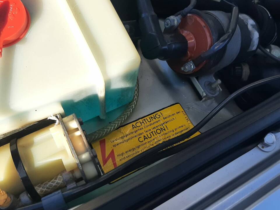 Image 19/36 of BMW 745i (1985)