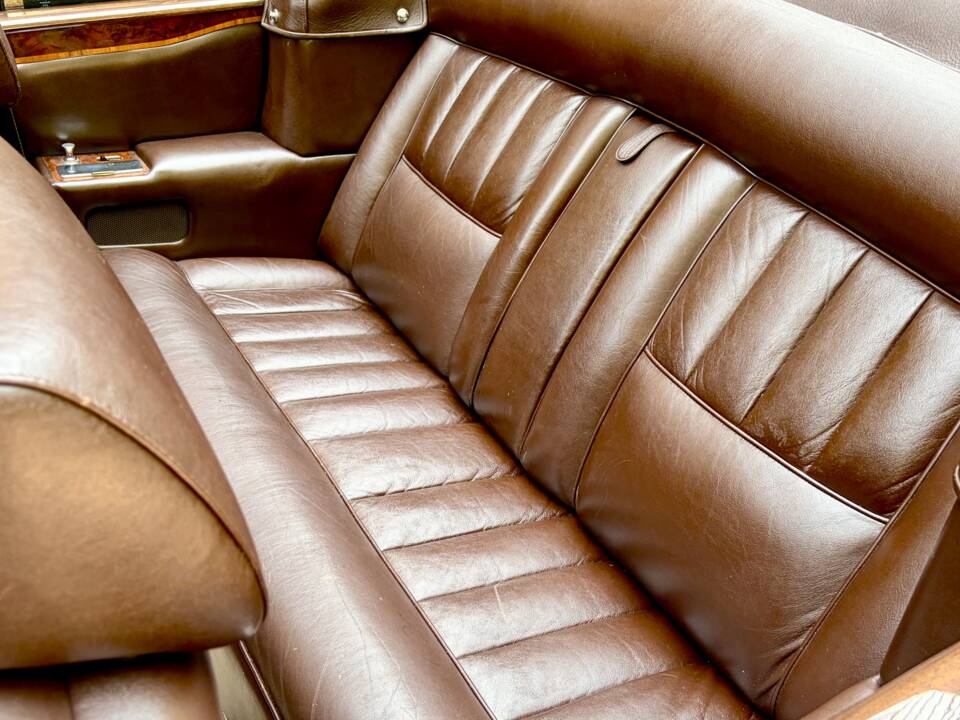 Image 11/17 of Rolls-Royce Corniche I (1976)