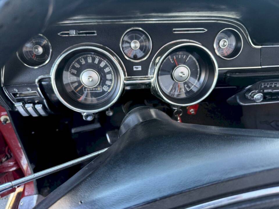 Image 25/50 of Ford Mustang 200 (1968)