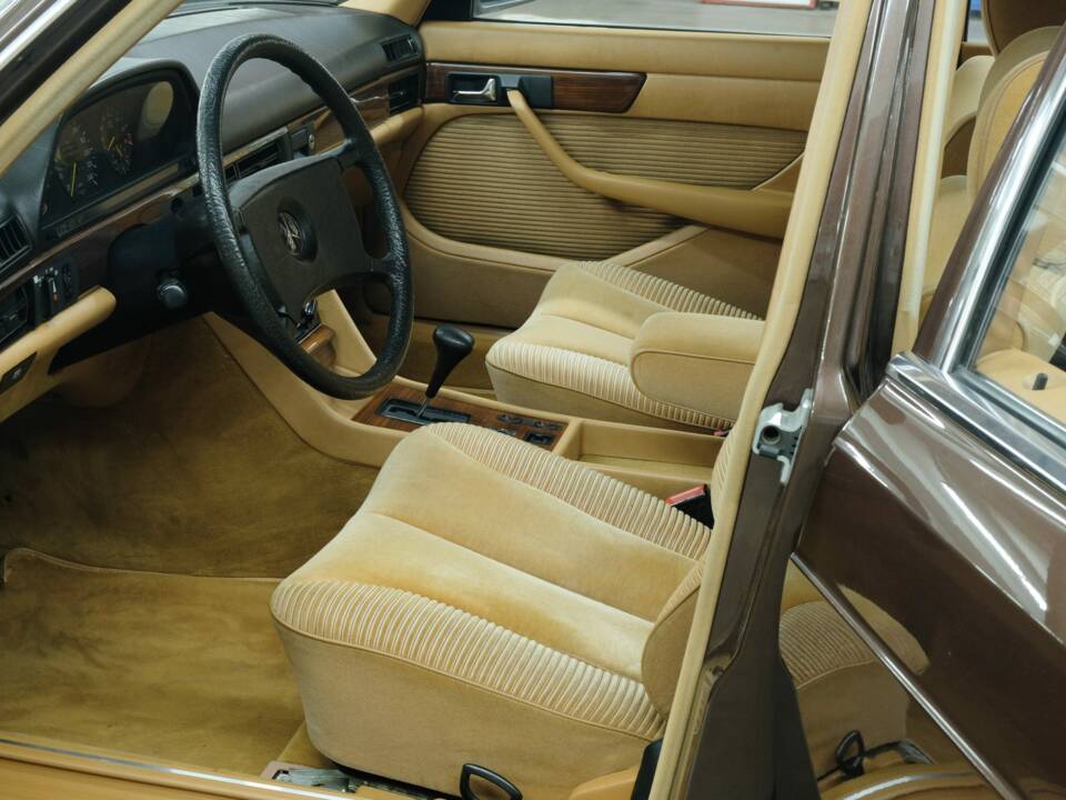 Bild 34/50 von Mercedes-Benz 280 SEL (1983)