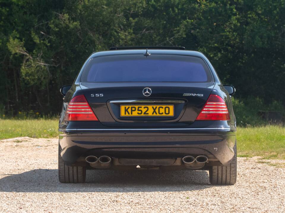 Immagine 27/50 di Mercedes-Benz S 55 AMG (2002)