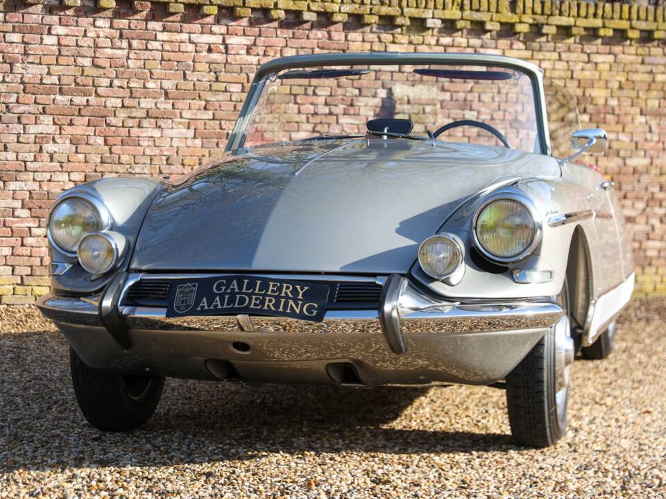 Image 21/50 of Citroën DS 21 Chapron (1963)