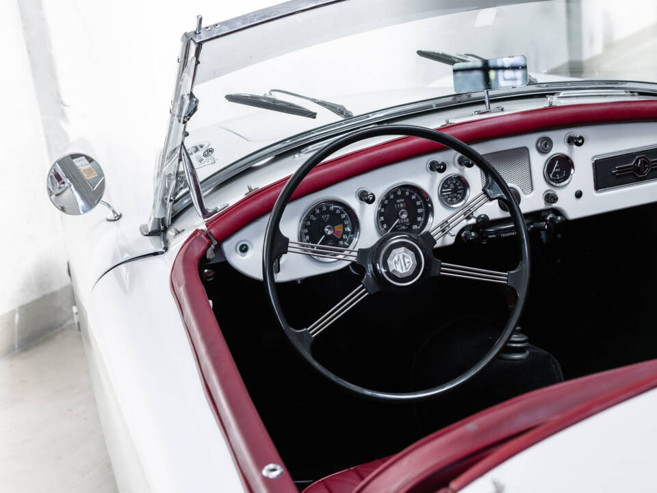 Image 7/28 of MG MGA 1600 (1960)
