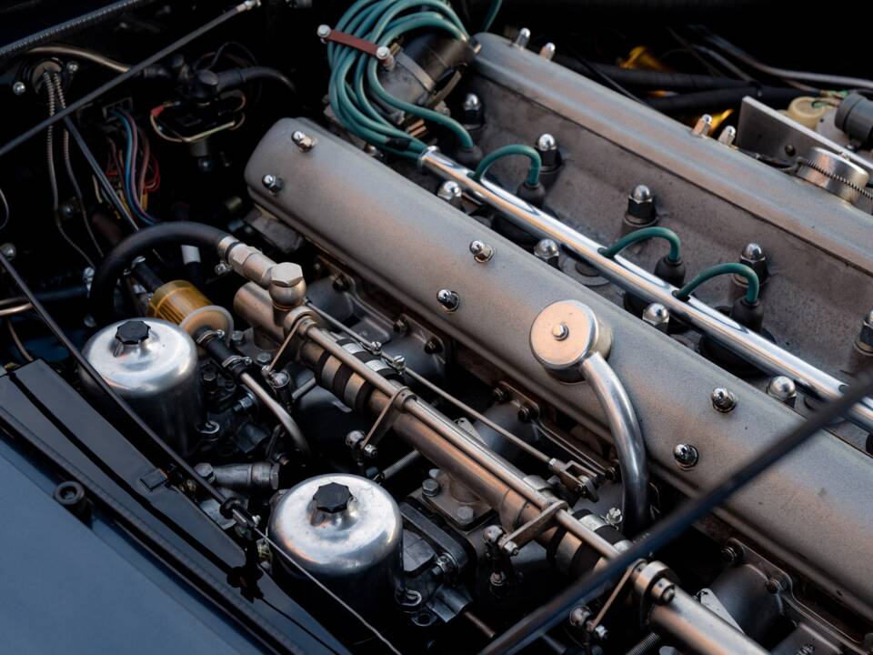 Image 67/79 of Aston Martin DB 6 (1968)