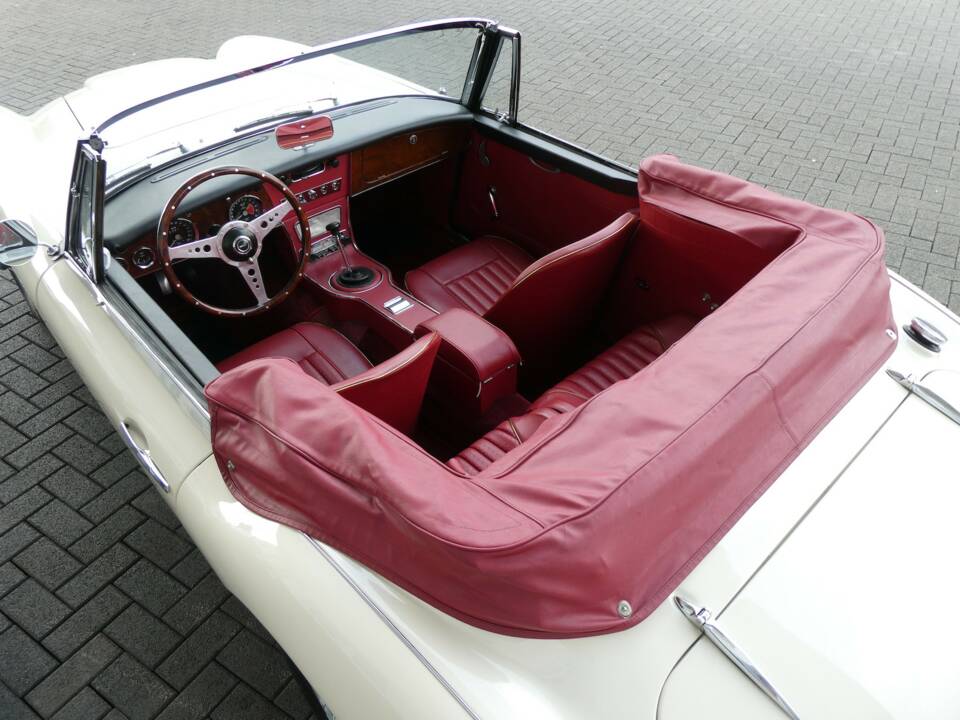 Immagine 13/28 di Austin-Healey 3000 Mk III (BJ8) (1966)
