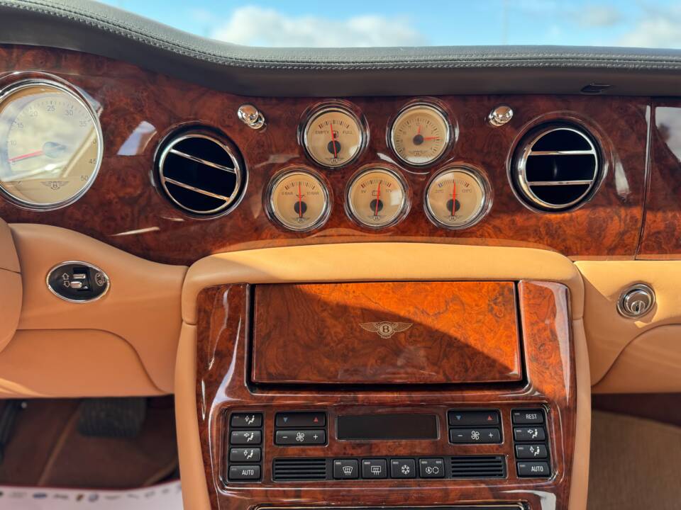 Image 15/44 of Bentley Arnage Green Label (2000)