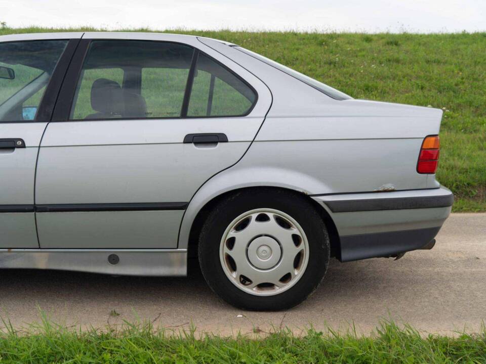 Image 40/40 de BMW 320i (1994)