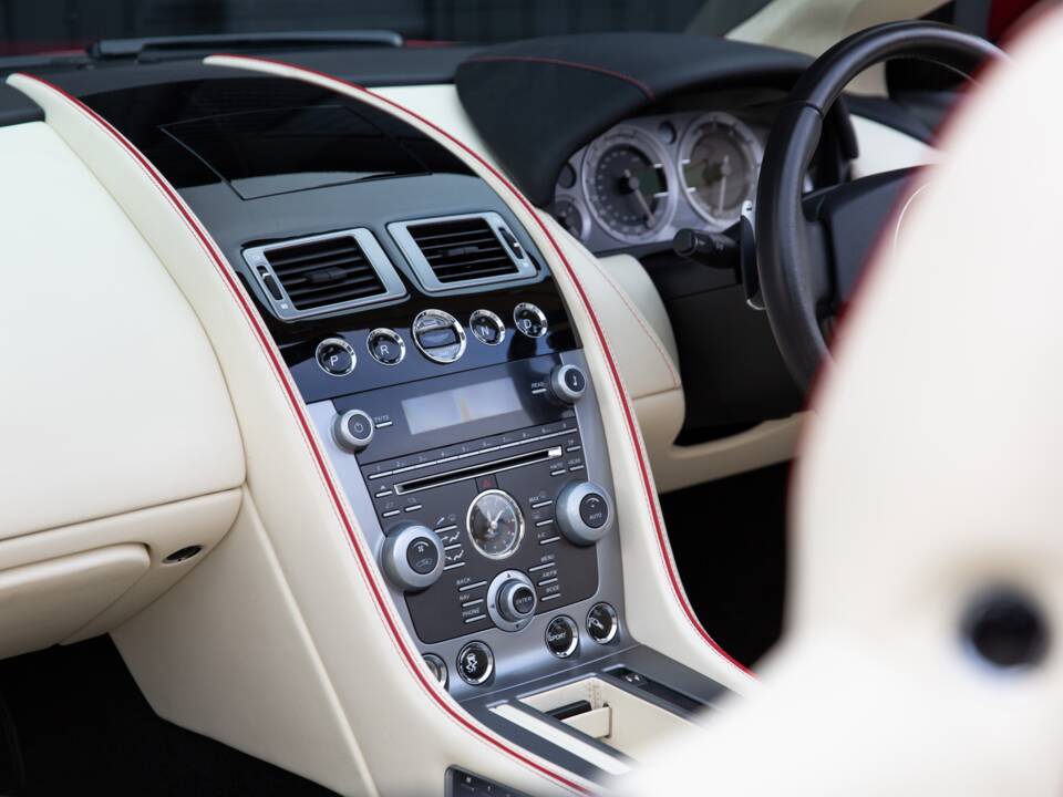 Afbeelding 47/81 van Aston Martin DB 9 Volante (2015)