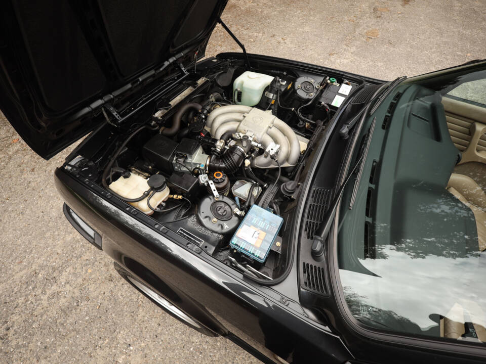 Image 31/83 de BMW 325i (1990)