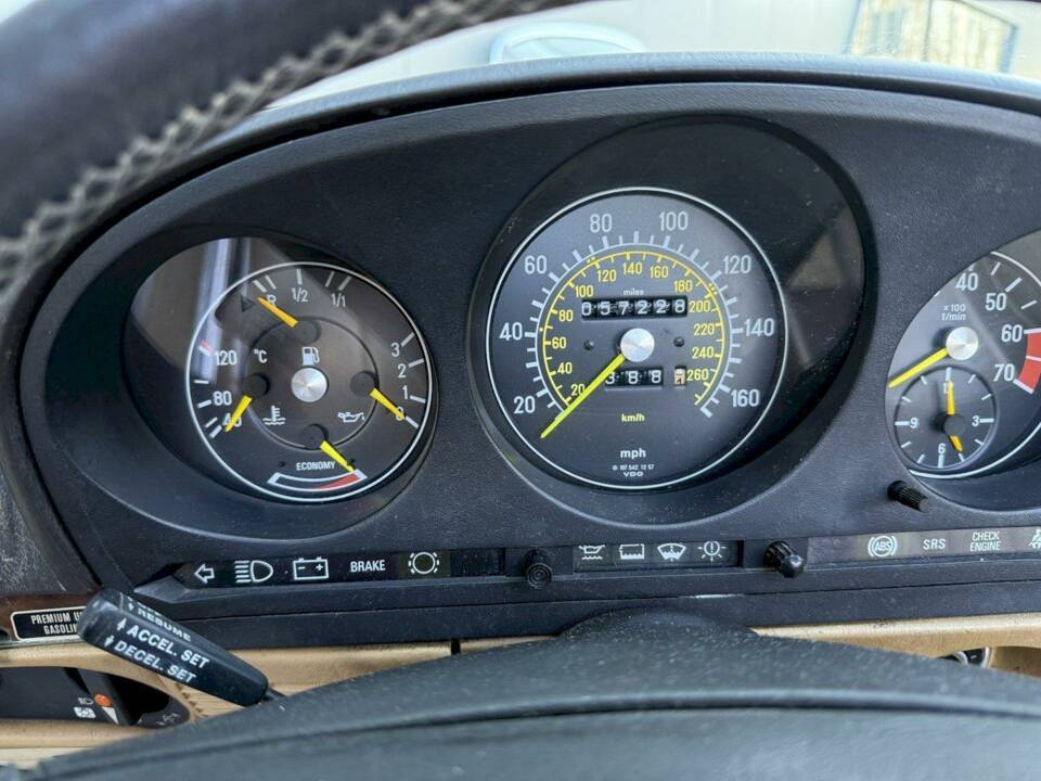 Image 14/36 de Mercedes-Benz 560 SL (1988)