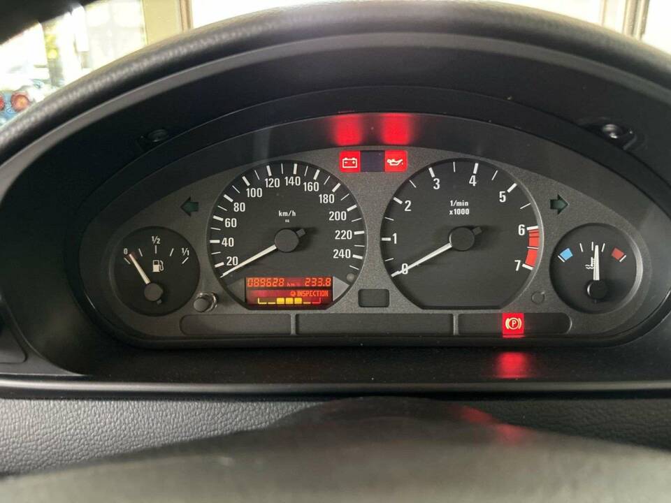 Image 15/21 of BMW 316i Compact (1994)
