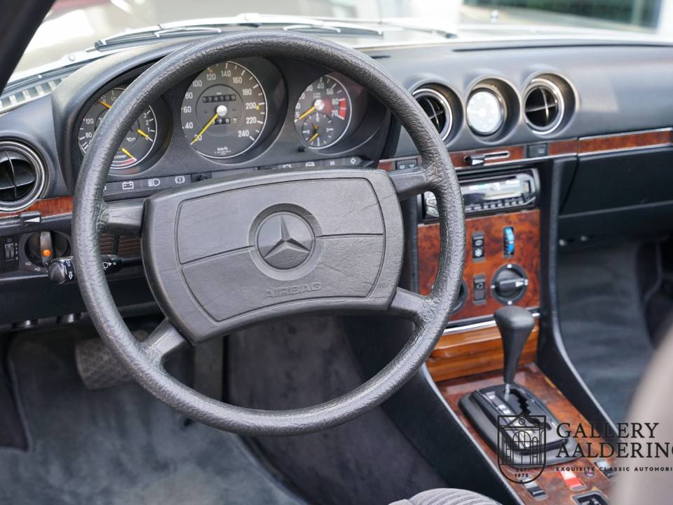 Image 46/50 of Mercedes-Benz 380 SL (1985)