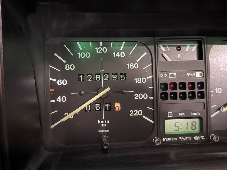 Image 13/22 of Volkswagen Golf Mk I Convertible 1.8 (1993)