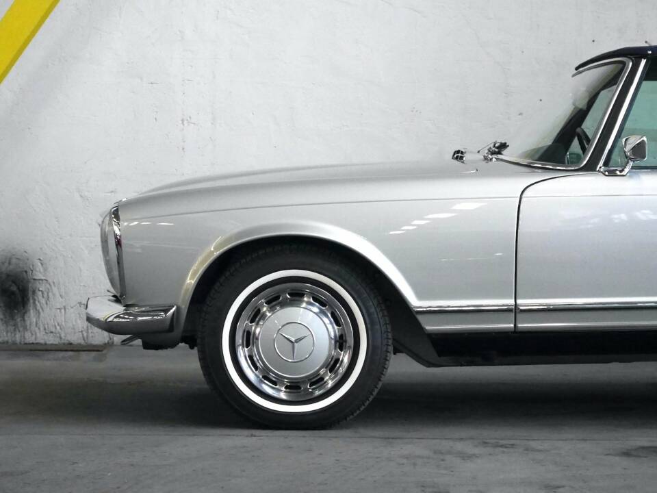 Image 14/15 of Mercedes-Benz 280 SL (1900)